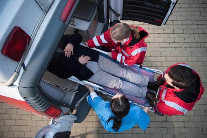 Comment fonctionne le processus de réservation d'un service d'ambulance ? Fréjus